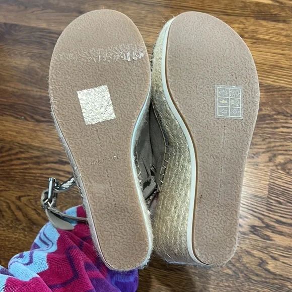 Dolce Vita Snake Suede Wedge. 7.5 - Picture 4 of 4